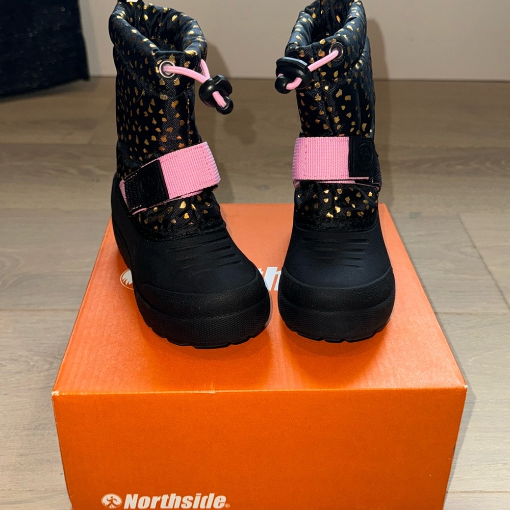Brand New , Never worn toddler snow boots